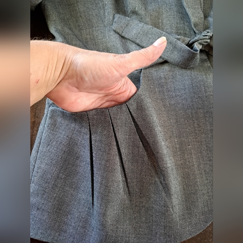 Trulli Elegant Gray Metallic Blazer with Belted Waist Pleated Pockets Size 8P - Picture 7 of 10